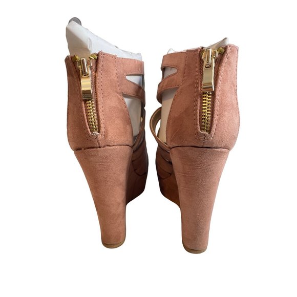 Women’s Charlotte Russe Suede Platform Sandal - Picture 5 of 8